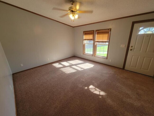 Building Photo - 2 bedroom in Billings MT 59105
