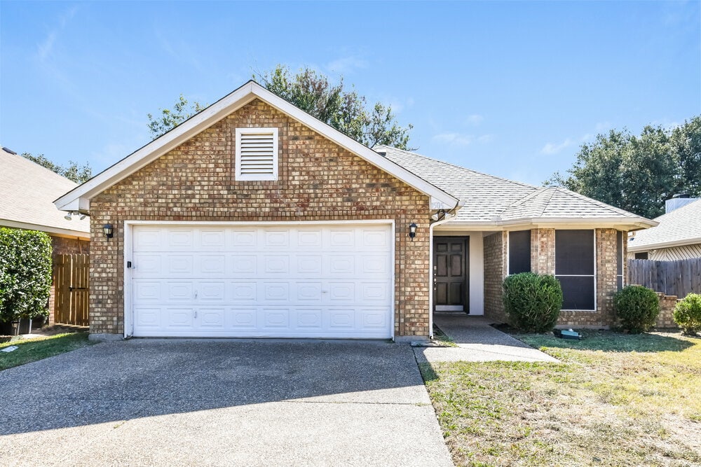 Primary Photo - 1505 Gainsborough Way