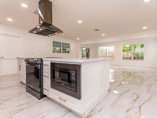 Foto del edificio - 611 SW 64th Way