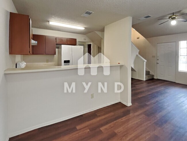 Foto del edificio - 2214 Creekside Ln Unit C