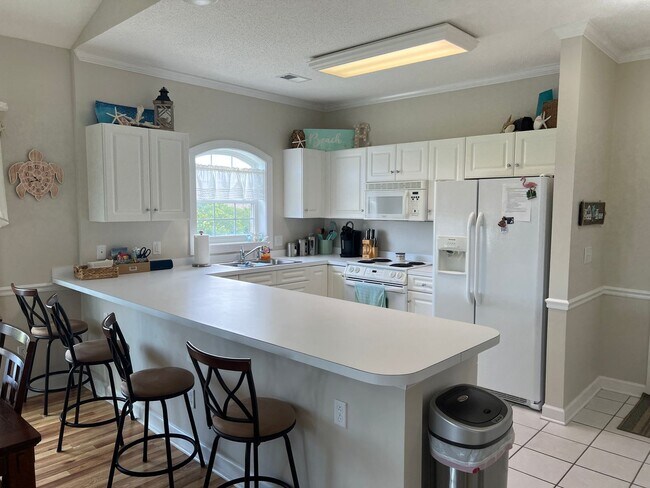 Foto del edificio - Beautifully Furnished 2 Bedroom, 2 Bath Co...