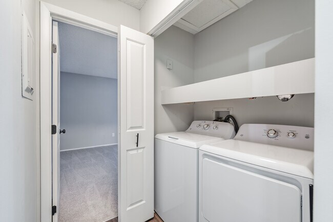 Building Photo - Kilborough Apartments