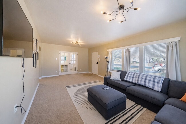 Foto del edificio - 170 E 100 N