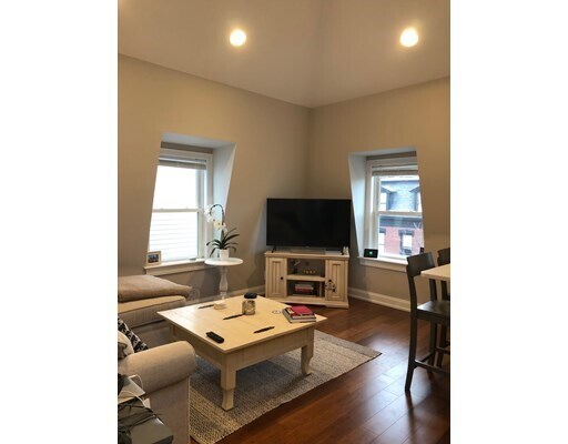 Foto del edificio - 591 E 6th St
