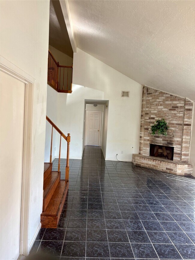 Foto del edificio - 5144 Beaverhill Dr