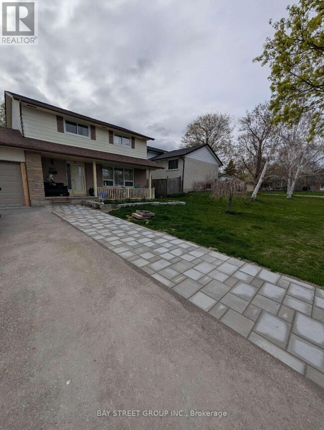 Building Photo - 892 Carnaby Crescent