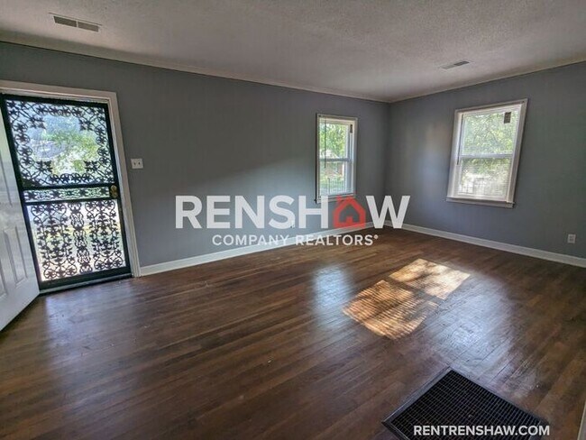 Building Photo - Charming - 3 bedroom / 2 bath - South, Mem...