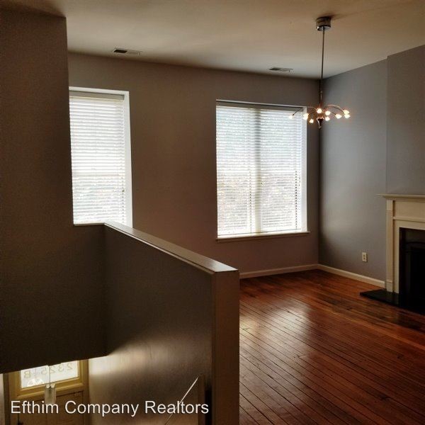 Building Photo - 2 br, 1 bath House - 2325 1/2 B Hickory St.