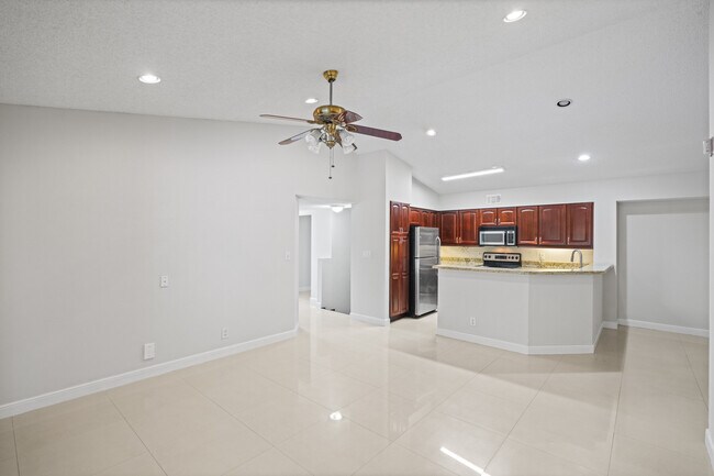 Foto del edificio - 7640 Westwood Dr