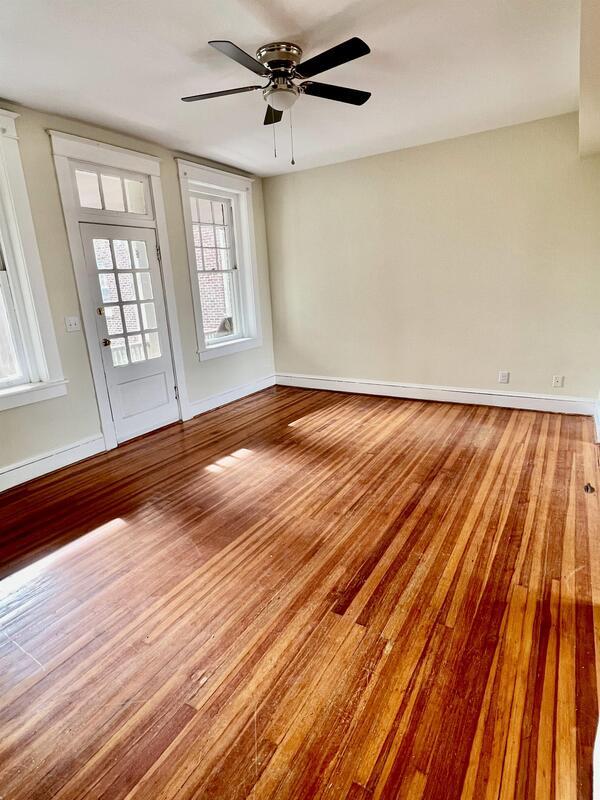 Building Photo - 230 E 40th St