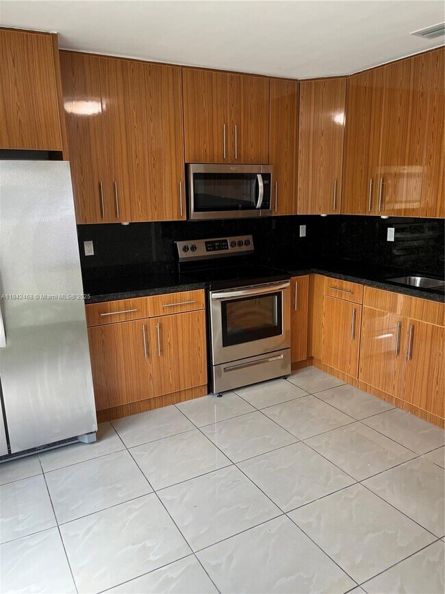 Foto del edificio - 3194 SW 26th St