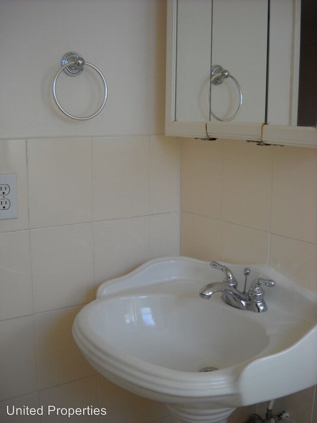 Building Photo - 1078 NE 39th St