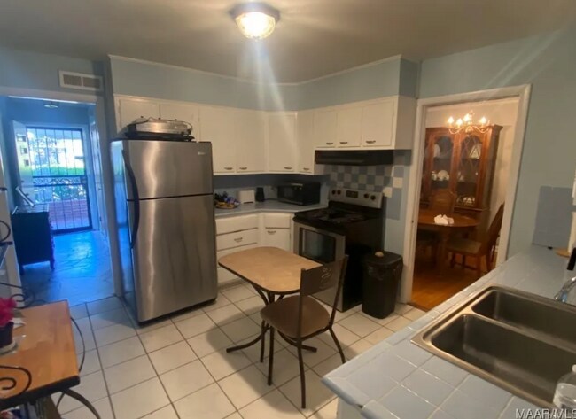 Foto del edificio - 1394 Avalon Ln