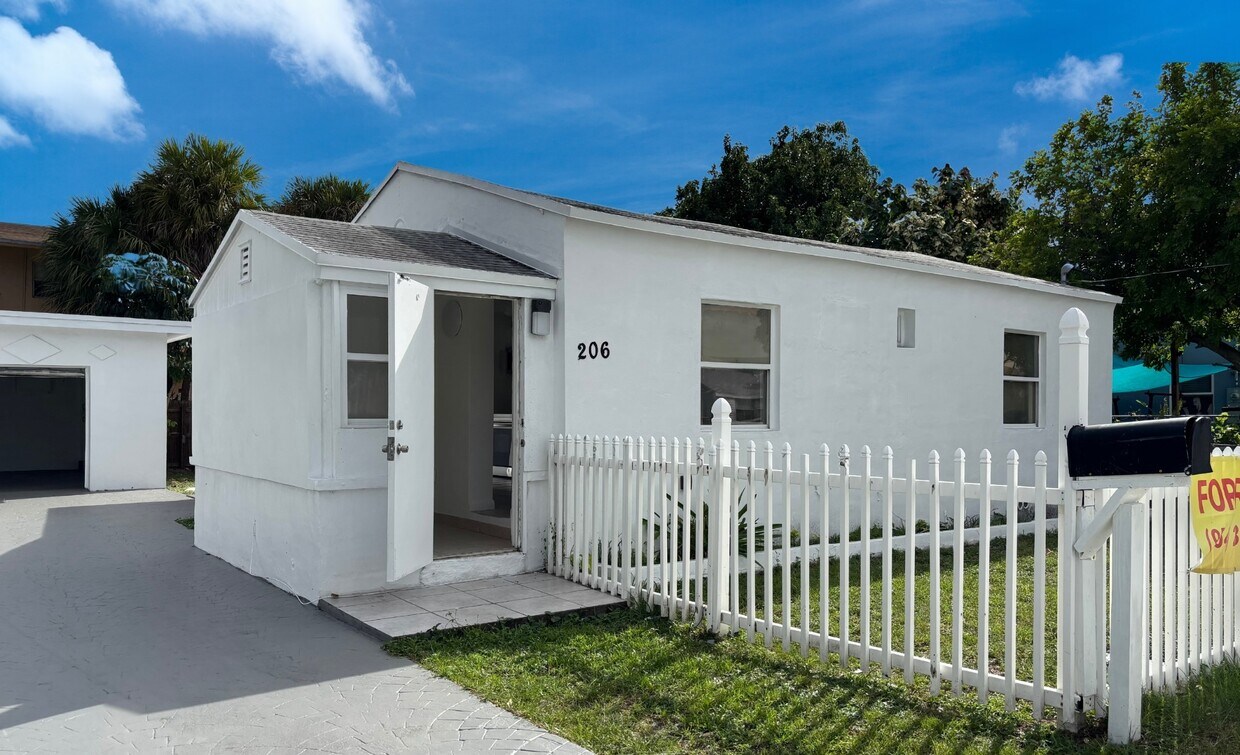 Photo - 206 NE 2nd Ave (Hallandale Beach, FL)