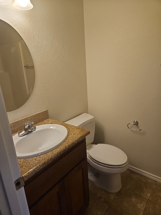 Foto del edificio - Available now! - 3 bed, 2 bath Townhouse i...