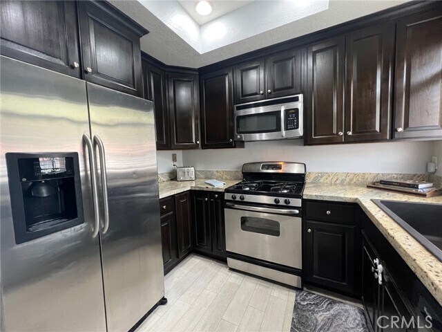 Building Photo - 30902 Club House Dr