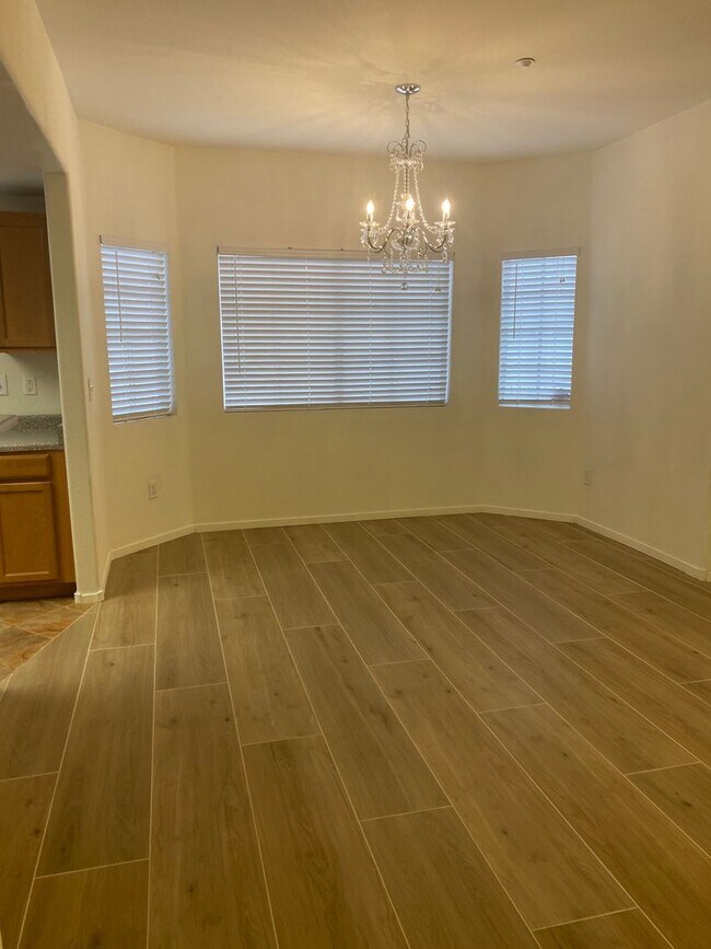 Building Photo - Beautiful & Ready for Immediate Move-In