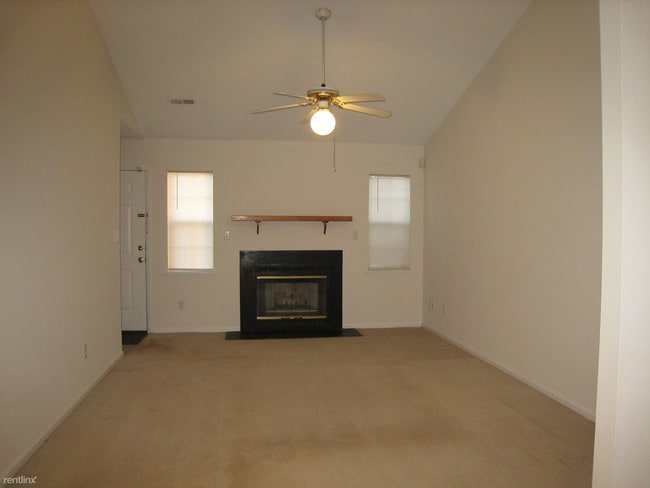 Building Photo - 2 br, 2 bath Duplex - 2011 Summerhaven Dr