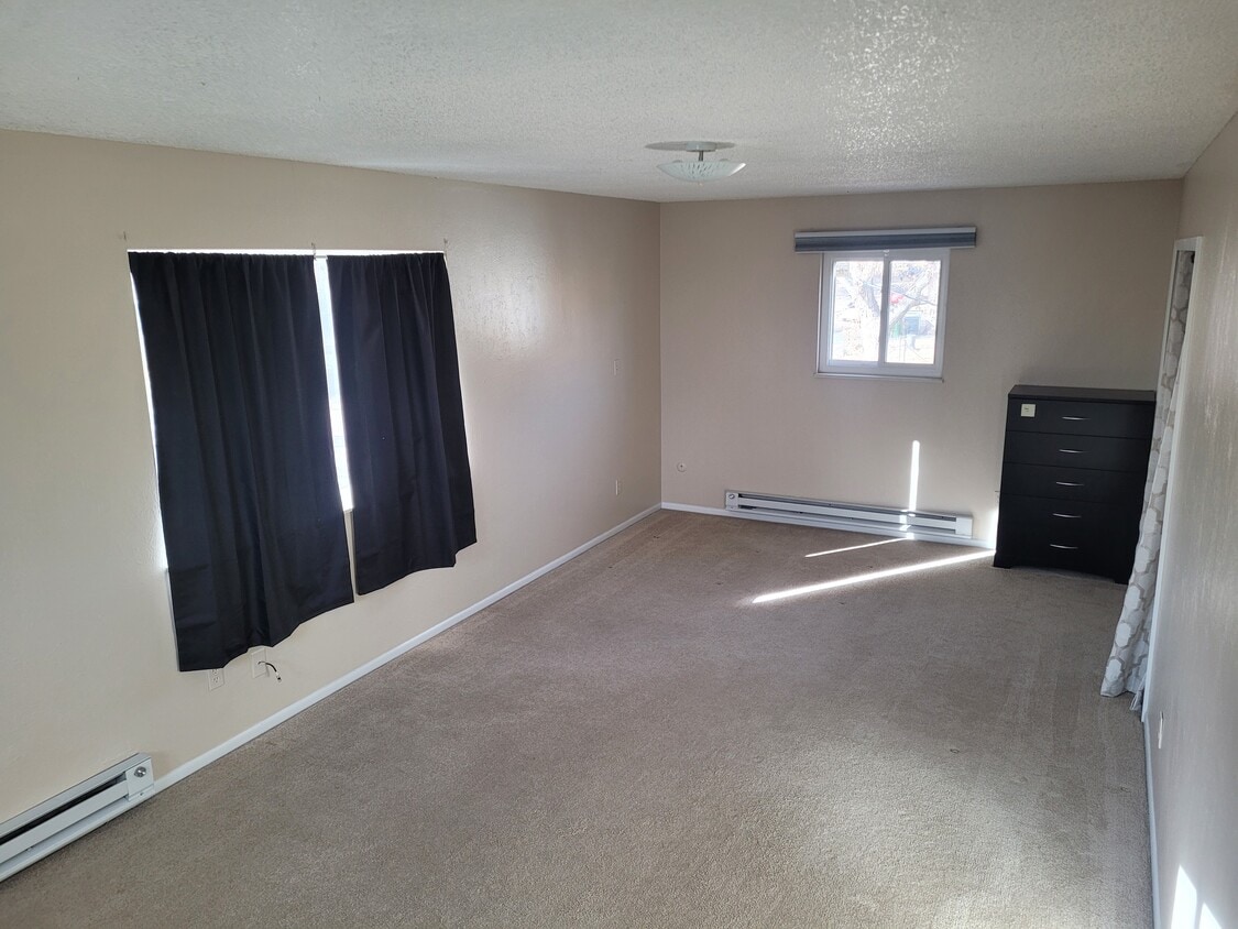 MSTR BDR Pic 1 - 833 Fountain Ct
