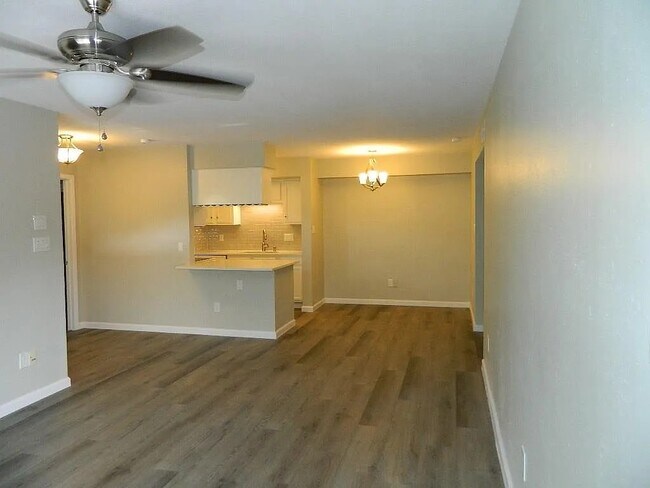 Foto del edificio - 4159 Steck Ave