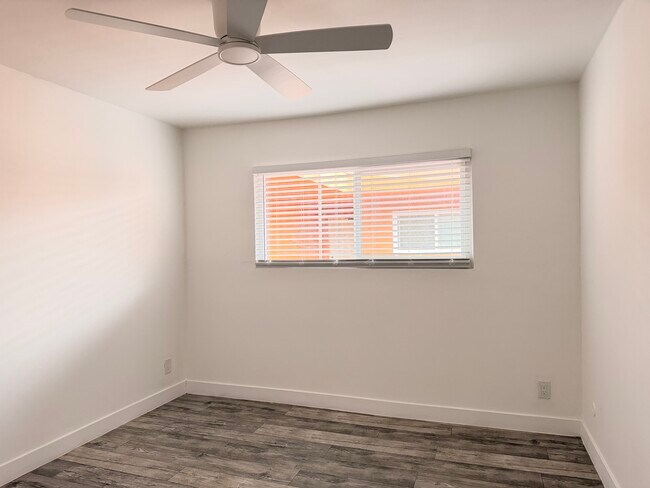 Foto del edificio - Convenient Beautifully Remodel Apartments