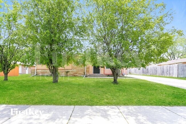 Building Photo - 209 E Myrick Ave