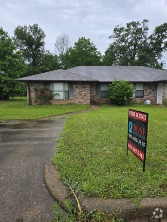 Building Photo - 16044 Pawnee Dr