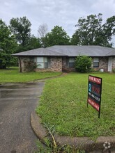 Building Photo - 16044 Pawnee Dr