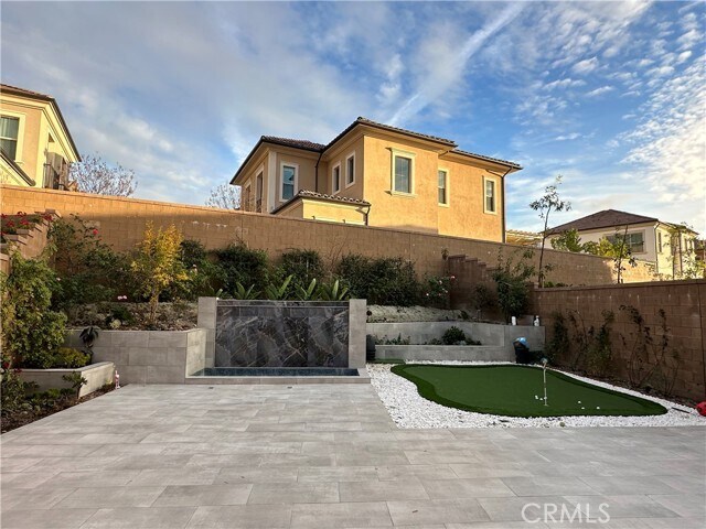 Foto del edificio - 102 Yellow Iris