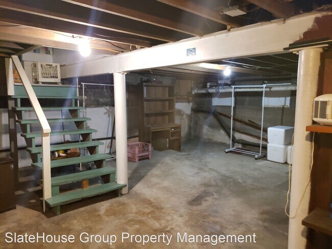 Building Photo - 4 br, 1.5 bath House - 670 Main St