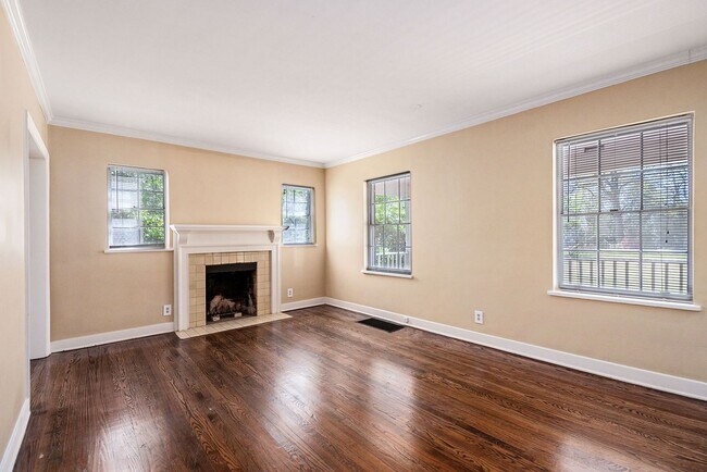 Building Photo - 4 bdrm, 2 bath home near Emory & CDC