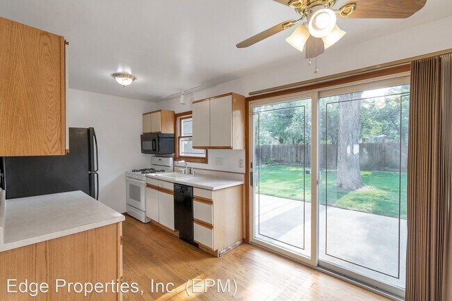 Building Photo - 3 br, 2 bath House - 1140 South Elm Street