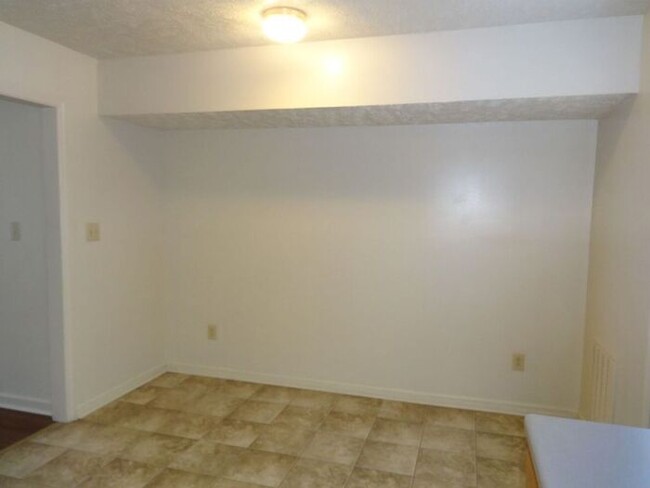 Building Photo - 634 Tally Dr