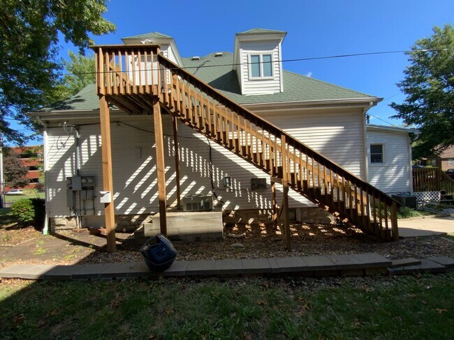 Building Photo - 1408 Bass Ave