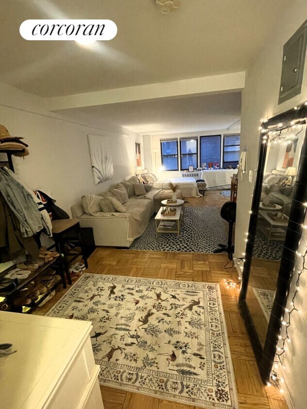 Foto principal - 241 E 76th St