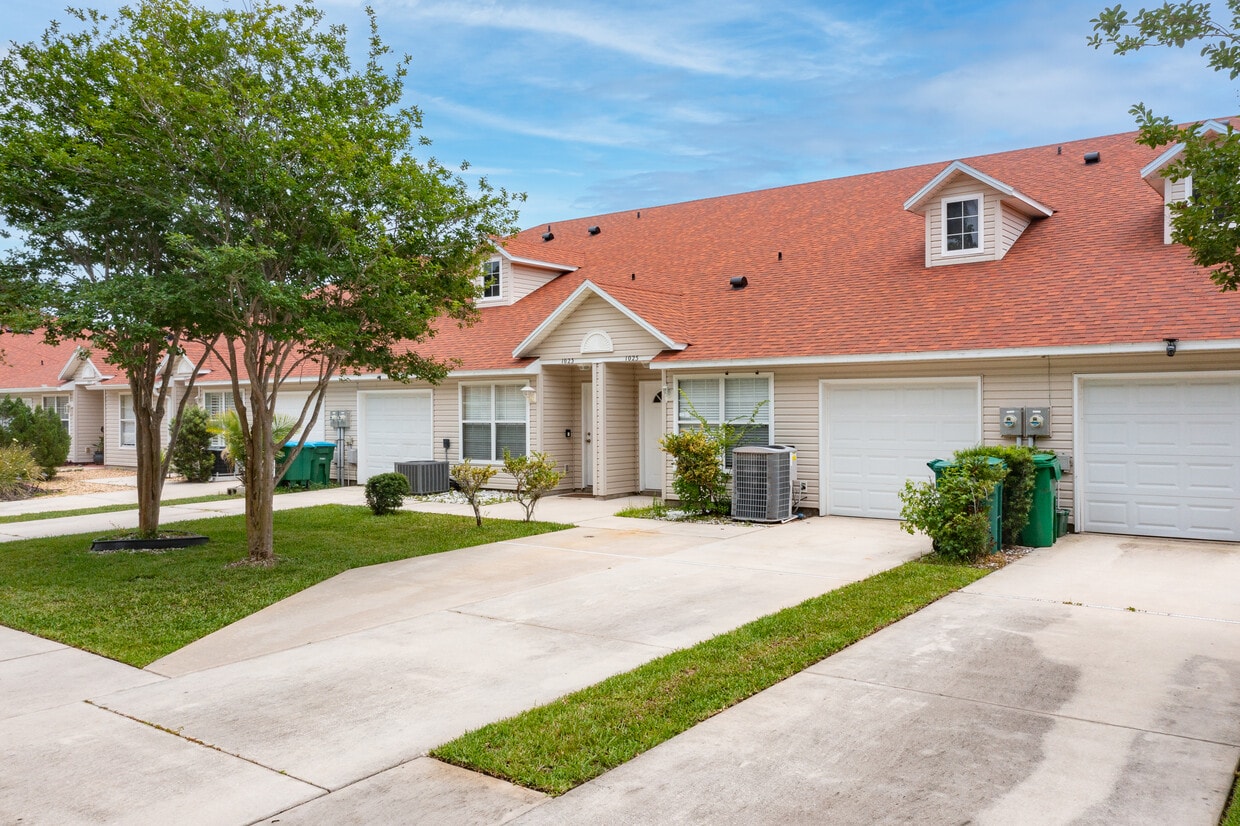 1025 Alabama Ave, Holly Hill, FL 32117 Townhome Rentals in Holly Hill