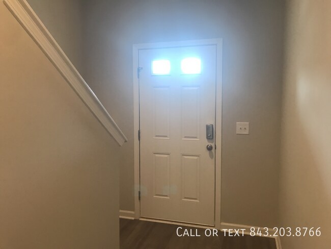 Building Photo - Available Townhouse in Lakeview Commons!