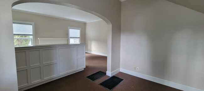 Building Photo - 825 NE Evans St