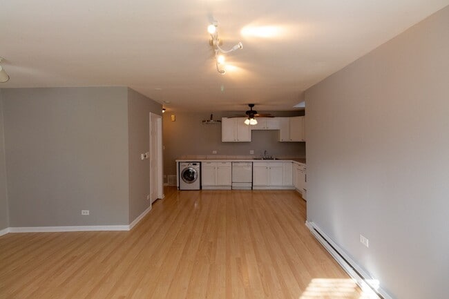 Building Photo - 3134 N Leavitt St