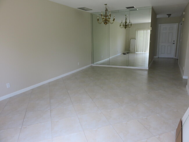 Building Photo - 8584 Bella Vista Dr