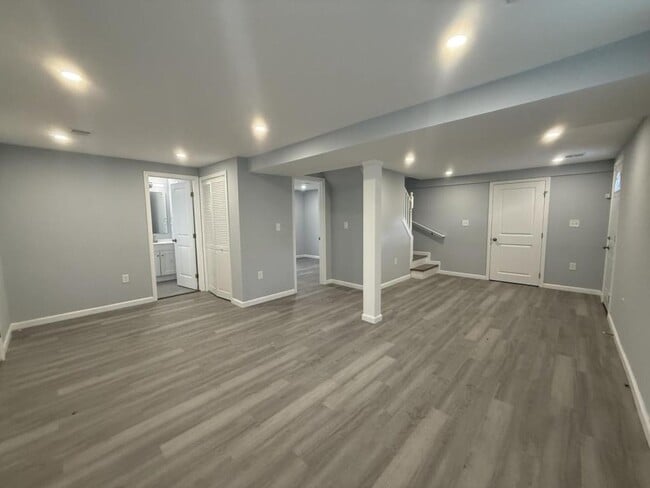 Foto del edificio - 9613 Harding Ave