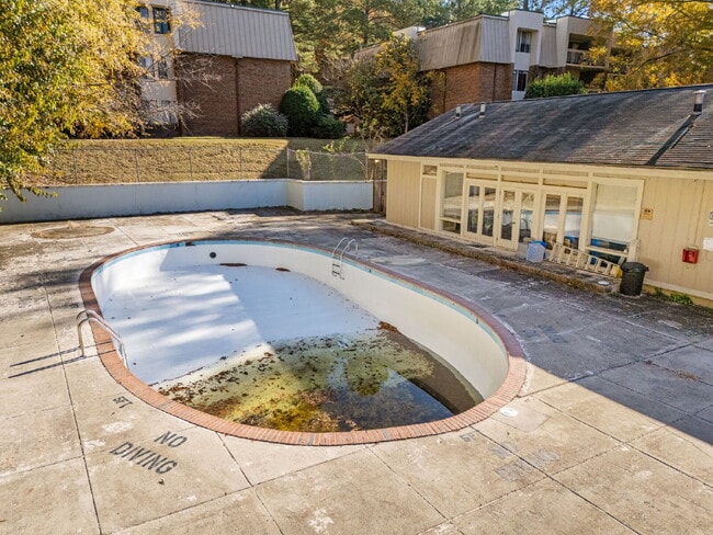 Building Photo - 500 Umstead Dr