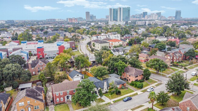 Foto del edificio - 2606 Oakdale St