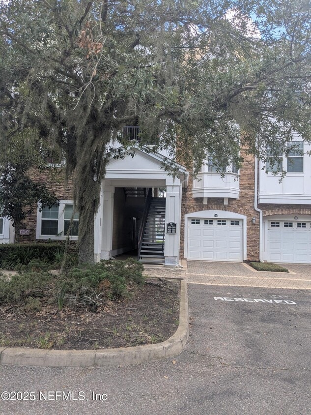 Foto principal - 8550 Touchton Rd