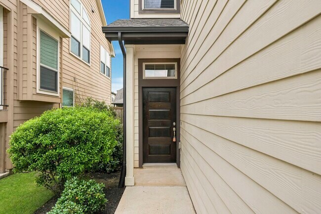 Foto del edificio - 8734 Laurel Crest Dr