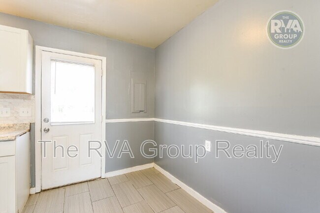 Building Photo - 4111 Kinsley Ave