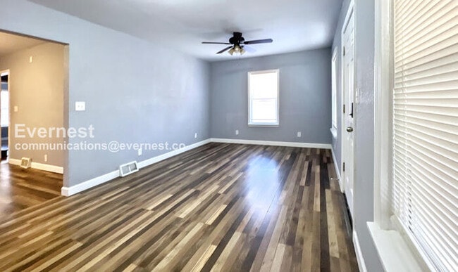 Building Photo - Spacious Property with Carport and Balcony Access