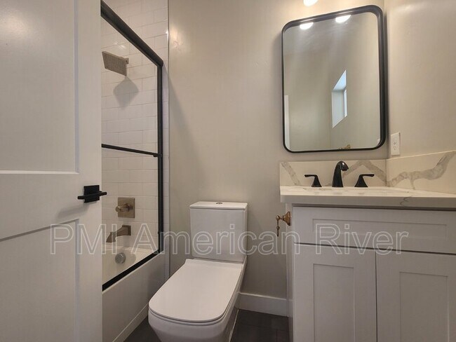Building Photo - 35 Rio Viale Ct
