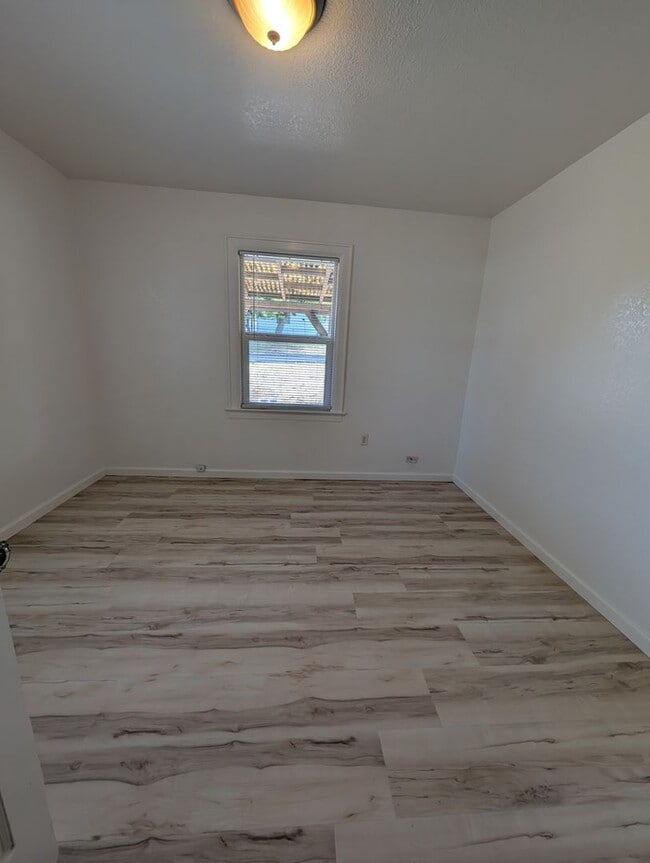Building Photo - 2 Bedroom 1 Bath House