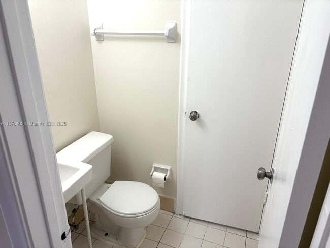 Building Photo - 566 NW 114th Ave